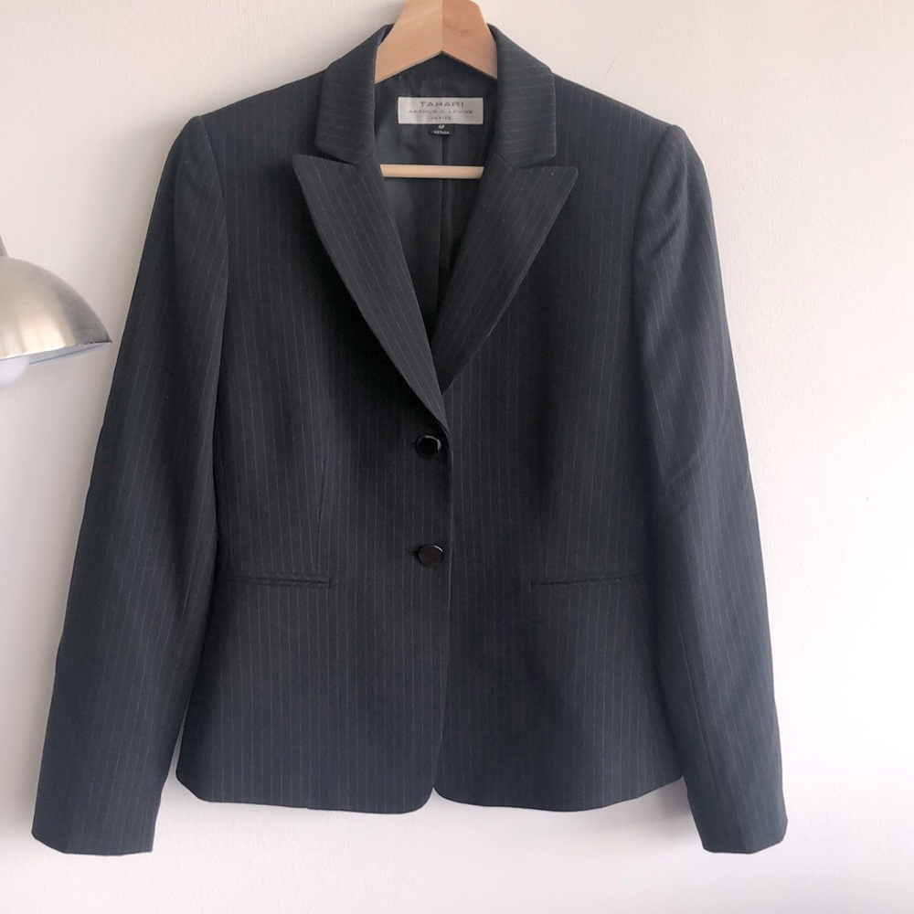 Pin Stripe Navy blazer in Excellent condition